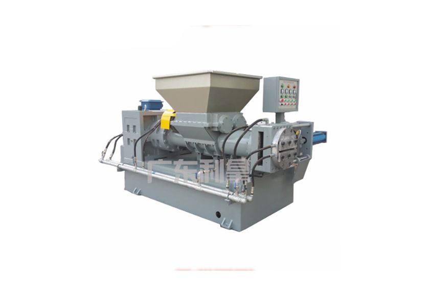 廣東利拿實(shí)業(yè)：熔噴布擠出機(jī)、橡膠出片擠出機(jī)、電線電纜圧出機(jī)-1